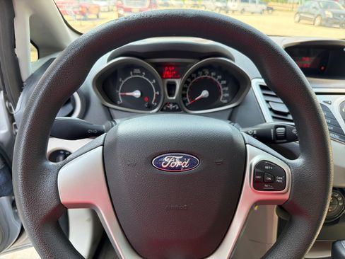 Used 2013 Ford Fiesta SE w/ Super Fuel Economy Pkg FWD image 13