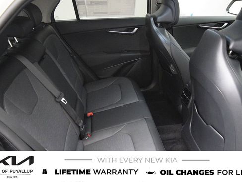 New 2026 Kia Niro FWD image 14
