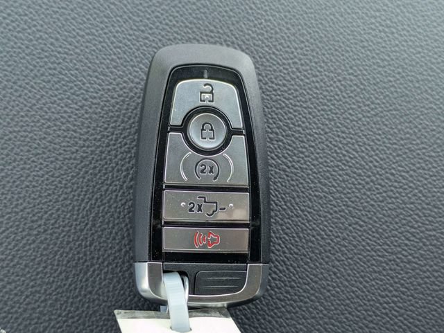 New 2026 Ford F250 Lariat w/ Black Appearance Package AWD/4WD image 32
