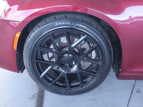 Used 2017 Chrysler 300 C w/ Light Group image 12