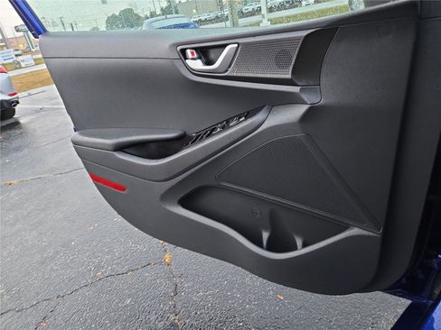 Used 2019 Hyundai Ioniq Plug-In Hybrid image 17