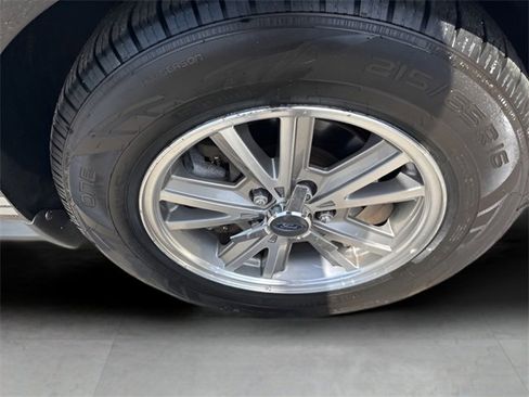 Used 2005 Ford Mustang Convertible image 21