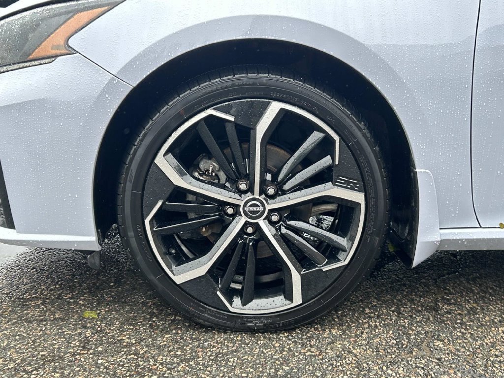 Certified 2024 Nissan Altima 2.5 SR w/ SR Premium Package AWD/4WD image 9