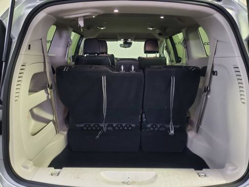 Used 2023 Chrysler Pacifica Touring-L FWD image 25