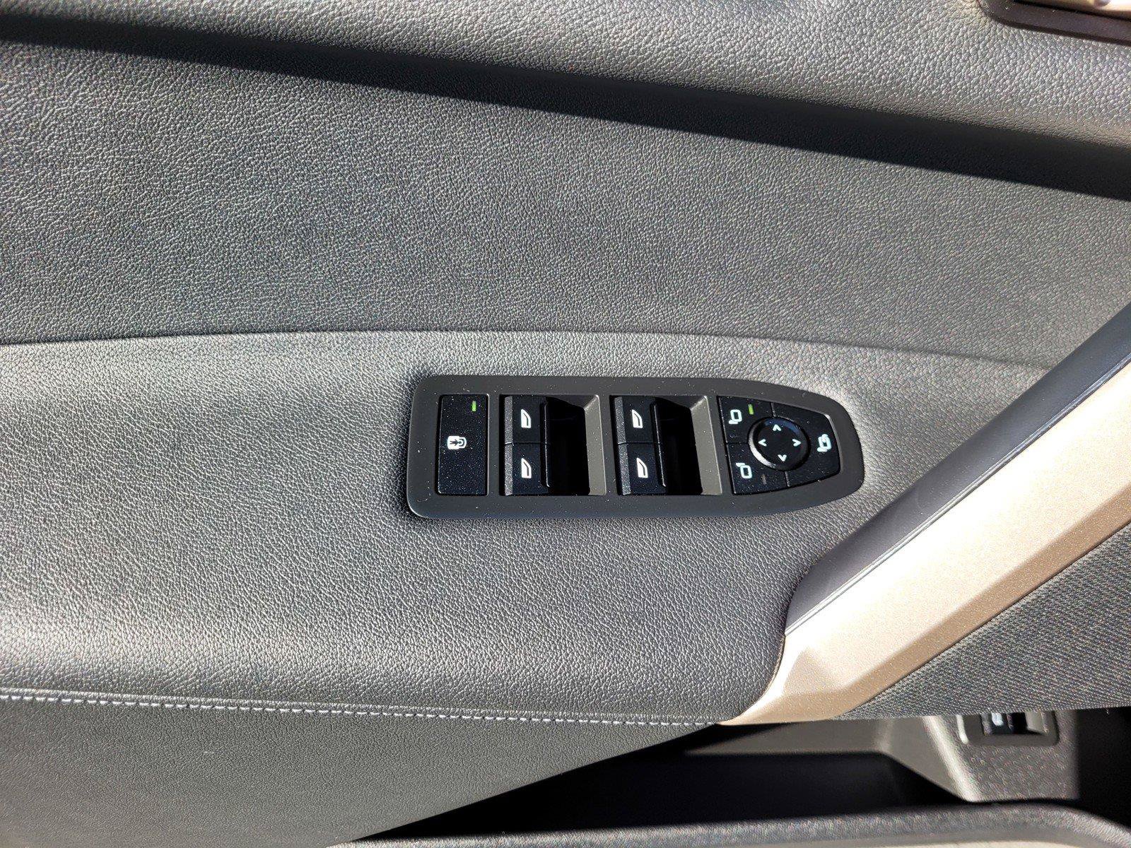Used 2024 BMW iX xDrive50 w/ Premium Package AWD/4WD image 25