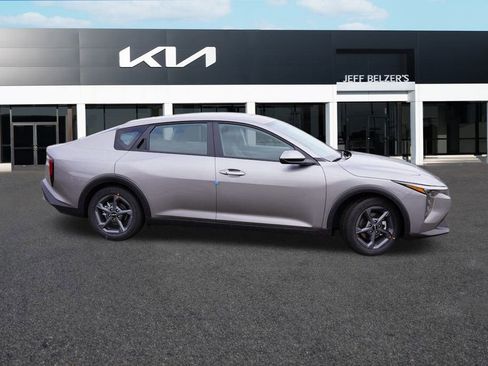 New 2025 Kia K4 LXS image 2