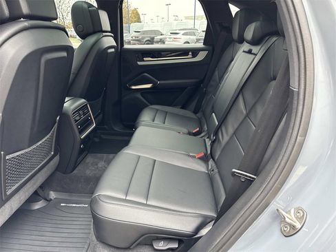 Used 2024 Porsche Cayenne image 13