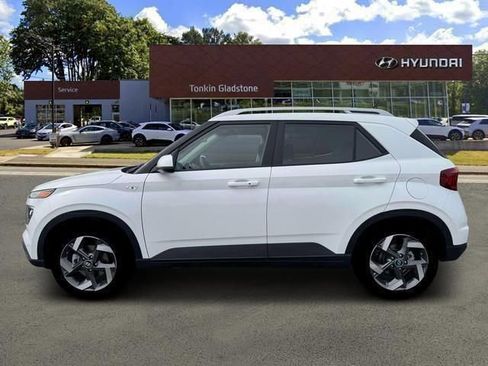New 2026 Hyundai Venue SEL FWD image 3
