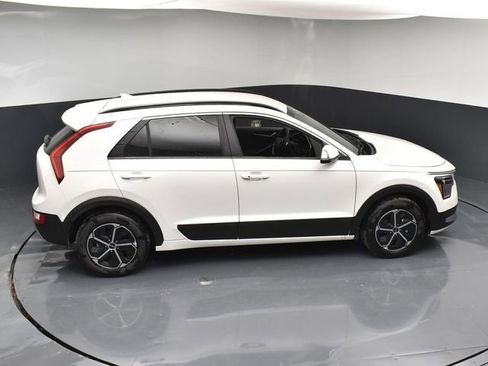 Used 2025 Kia Niro EX image 48