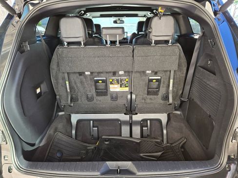 Used 2025 Toyota Sienna Limited image 17