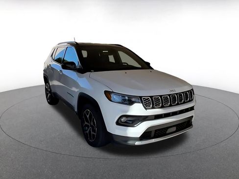 Used 2025 Jeep Compass Limited image 3