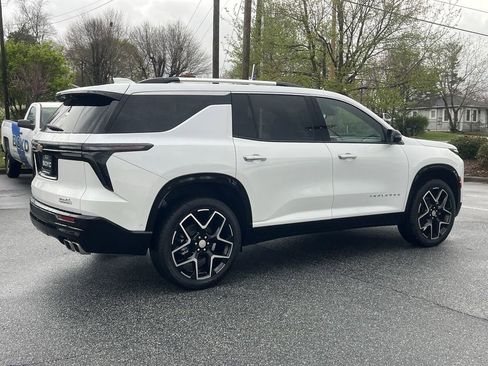 New 2025 Chevrolet Traverse High Country image 9