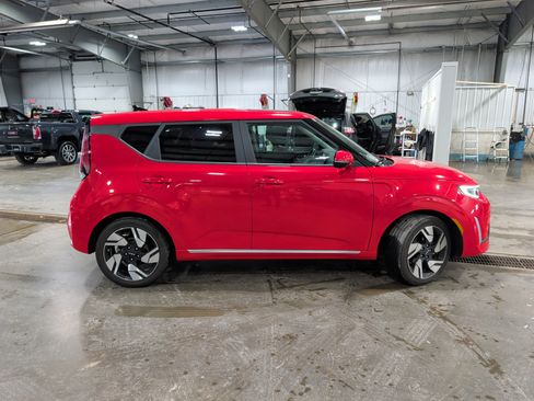 Used 2024 Kia Soul GT-Line w/ GT-Line Technology Package FWD image 2