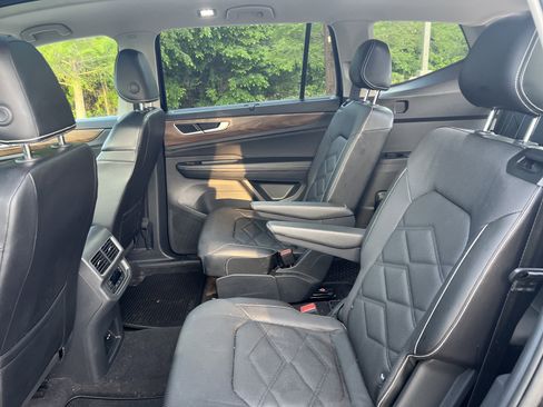 Certified 2024 Volkswagen Atlas SE FWD image 29