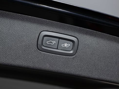 Used 2016 Volvo XC90 T6 Momentum AWD/4WD image 21