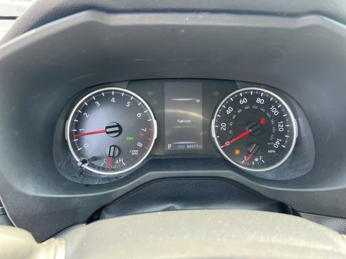 Used 2022 Toyota RAV4 XLE w/ Convenience Package FWD image 21