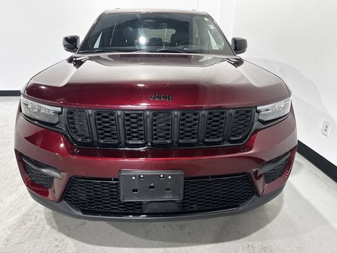 Used 2025 Jeep Grand Cherokee Altitude AWD/4WD image 11