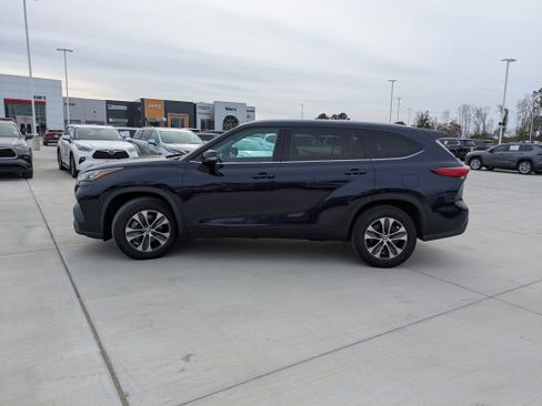 Used 2020 Toyota Highlander XLE image 4
