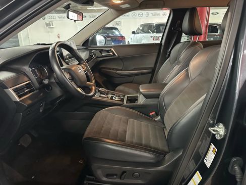 Used 2024 Mitsubishi Outlander FWD image 13