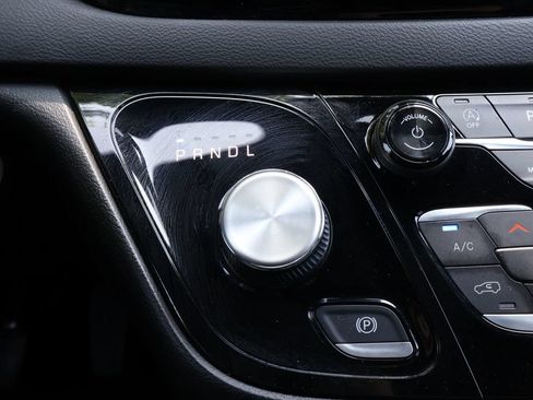 Used 2025 Chrysler Pacifica Select FWD image 19