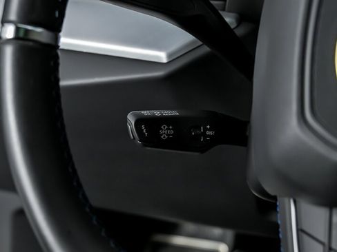 Used 2021 Lamborghini Urus AWD/4WD image 32