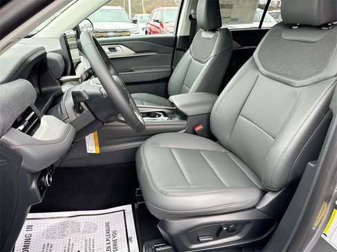 New 2026 Ford Explorer Active w/ Active Comfort Package image 19