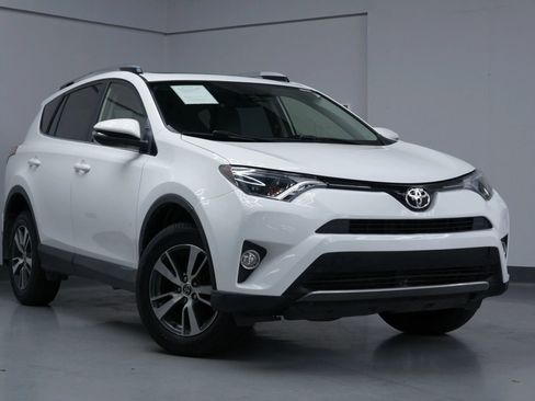 Used 2017 Toyota RAV4 XLE image 4