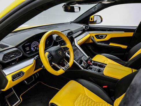 Used 2021 Lamborghini Urus AWD/4WD image 2