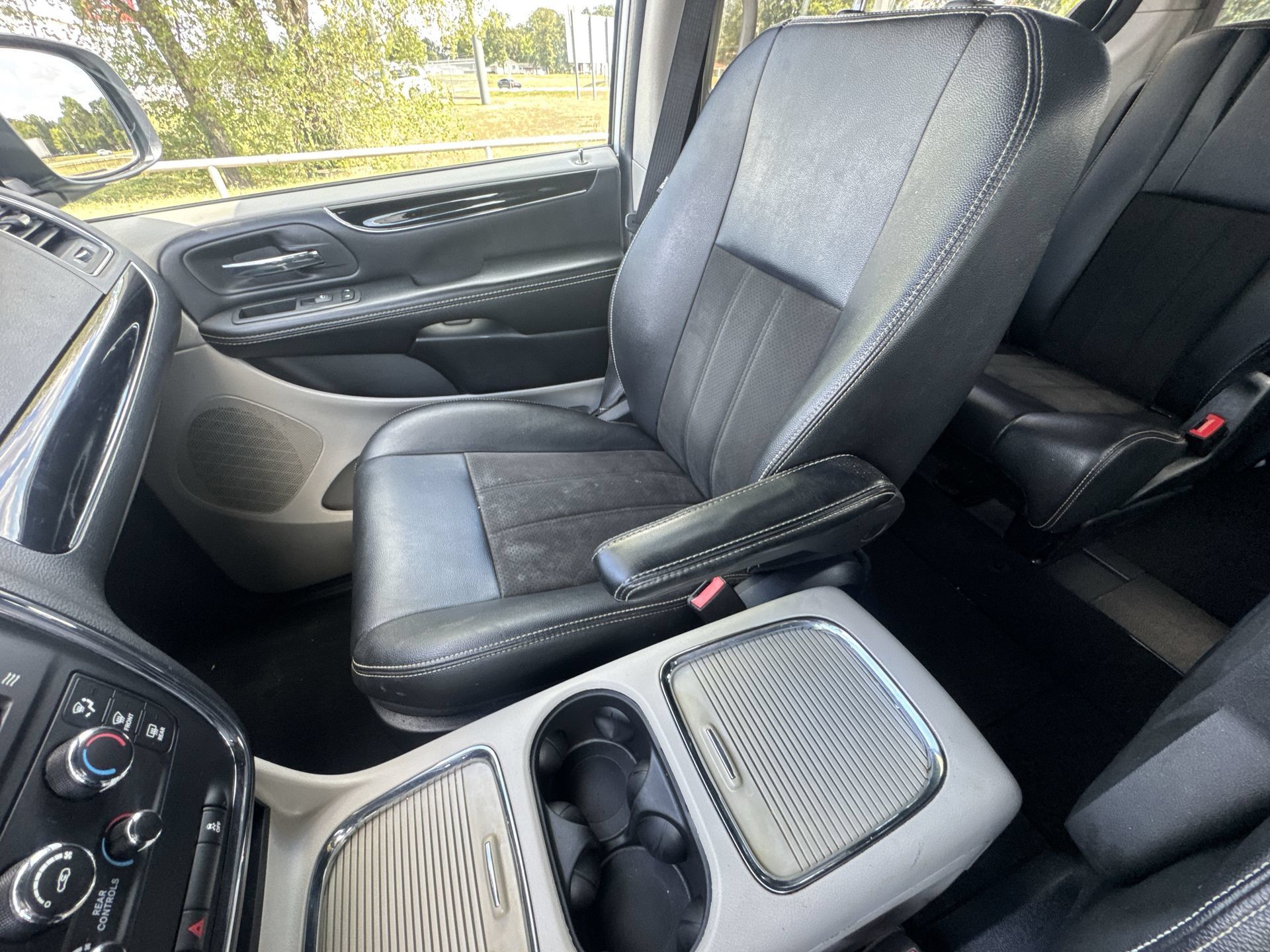 Used 2019 Dodge Grand Caravan SXT FWD image 20