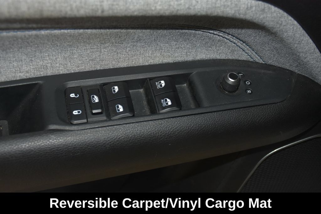 Used 2025 Jeep Compass Latitude w/ Sun & Sound Group AWD/4WD image 26