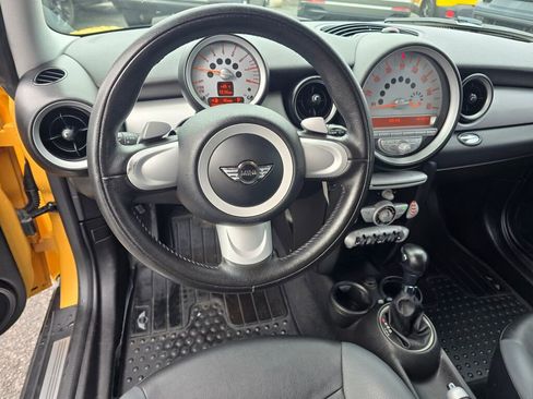 Used 2009 MINI Cooper Hardtop image 2