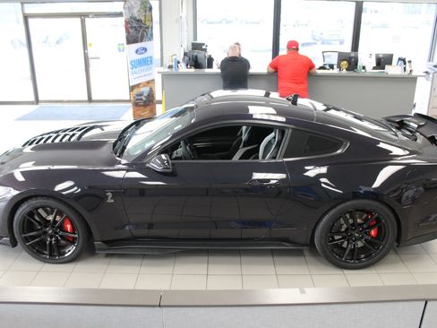 Used 2022 Ford Mustang Shelby GT500 w/ Technology Package RWD image 2