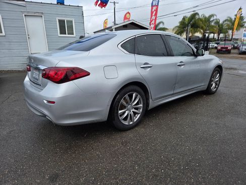 Used 2016 INFINITI Q70 3.7 RWD image 4