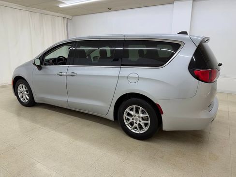 Used 2023 Chrysler Voyager LX FWD image 3