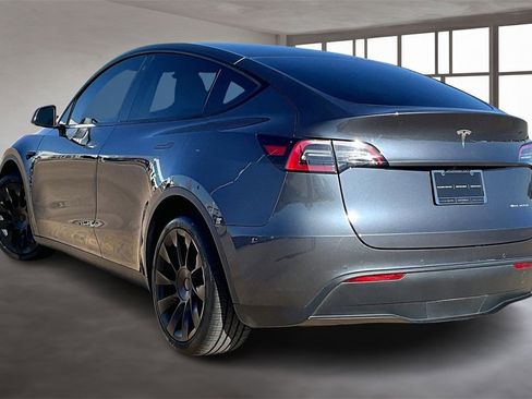 Used 2022 Tesla Model Y Long Range image 12