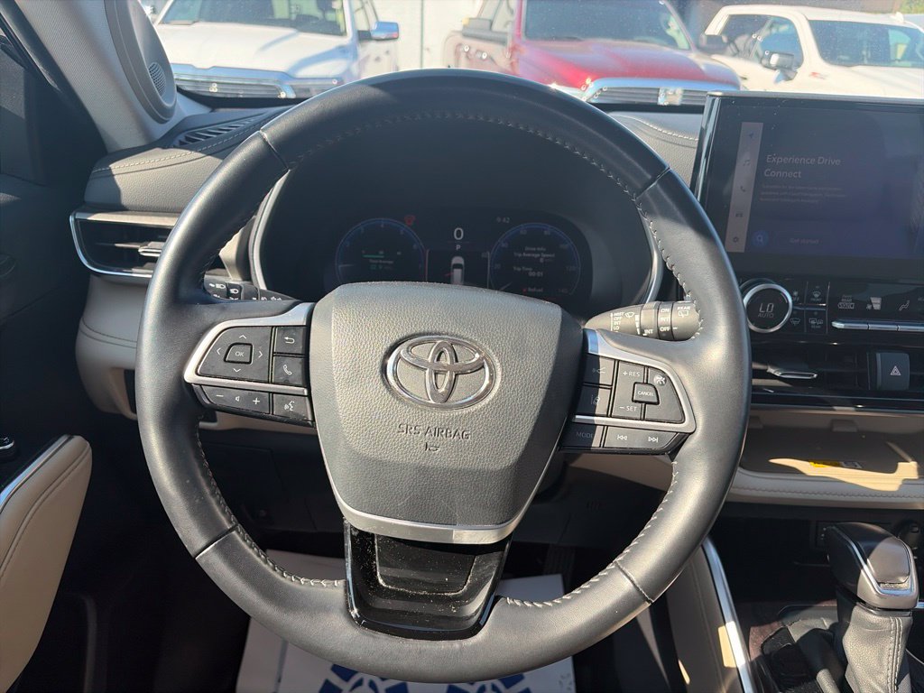 Used 2024 Toyota Highlander Limited AWD/4WD image 15