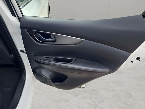 Used 2022 Nissan Rogue Sport S image 32