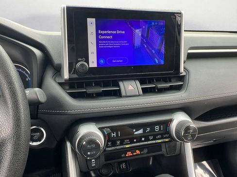 Used 2025 Toyota RAV4 XLE AWD/4WD image 17