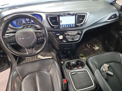 Used 2019 Chrysler Pacifica Touring-L Plus w/ Advanced Safetytec Group FWD image 10