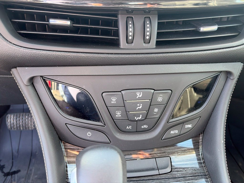 Used 2018 Buick Envision Essence AWD/4WD image 32