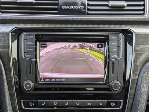 Used 2018 Volkswagen Passat 2.0T SEL Premium image 14
