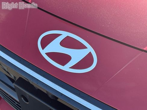 Used 2024 Hyundai Elantra Limited image 31