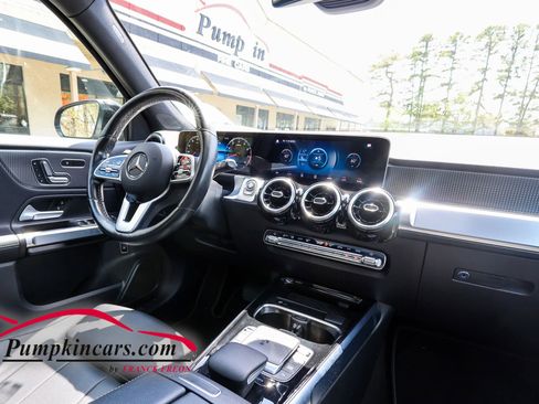 Used 2021 Mercedes-Benz GLB 250 4MATIC w/ Premium Package image 32