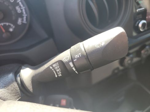 Used 2021 Toyota Tacoma SR w/ SR Convenience Package image 29