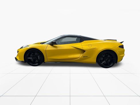Used 2025 Chevrolet Corvette E-Ray w/ Stealth Interior Trim Package AWD/4WD image 5