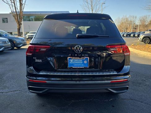 Used 2022 Volkswagen Tiguan SE w/ Panoramic Sunroof Package image 6