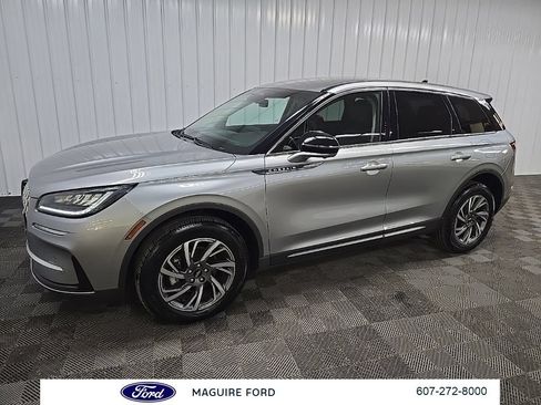 Used 2023 Lincoln Corsair AWD w/ Equipment Group 101A image 7