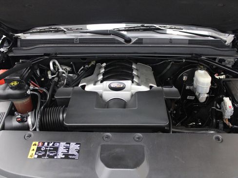 Used 2019 Cadillac Escalade Luxury image 11