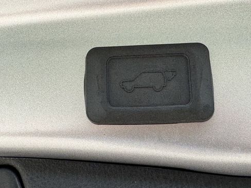 Used 2025 Toyota RAV4 XLE w/ Convenience Package FWD image 31