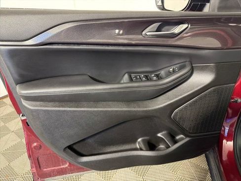 Certified 2023 Jeep Grand Cherokee Altitude AWD/4WD image 11